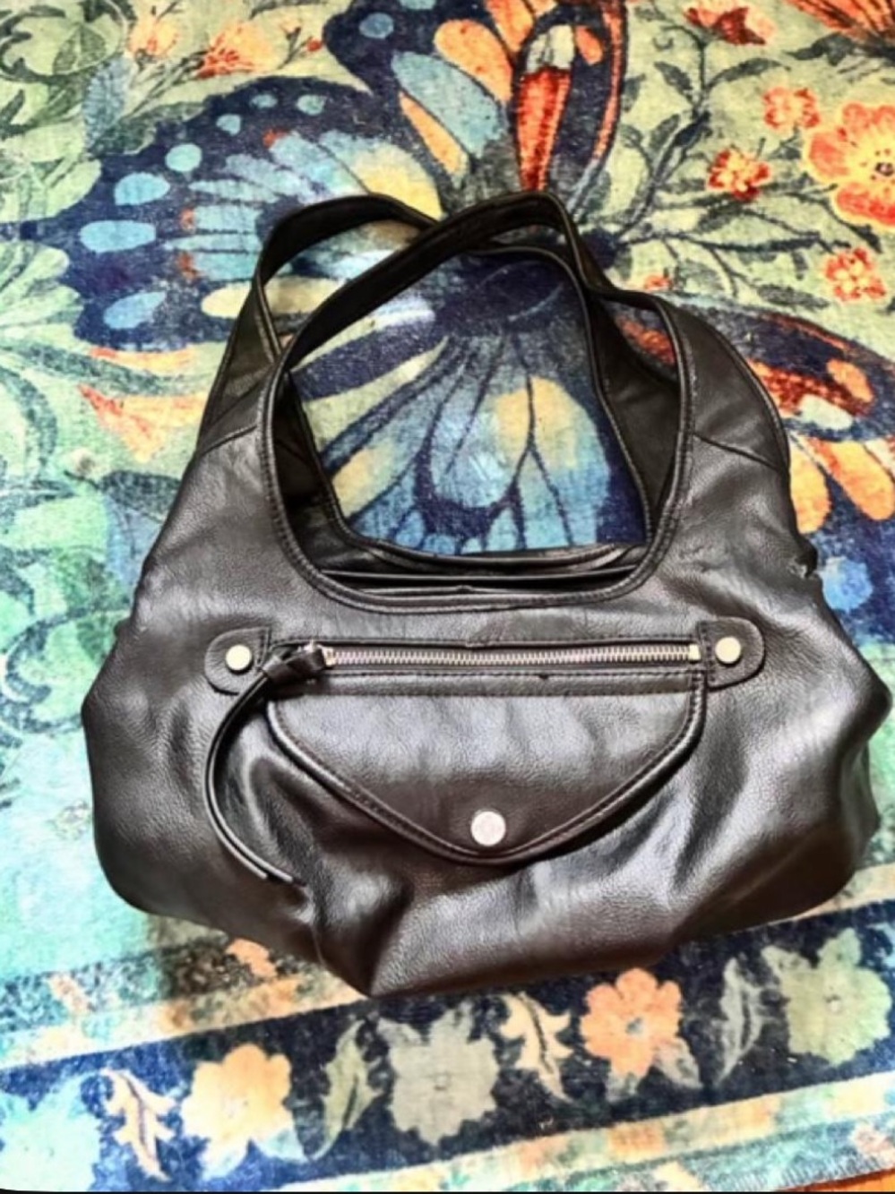 Sleek Black Leather Shoulder Bag with Front Zip Pocket
